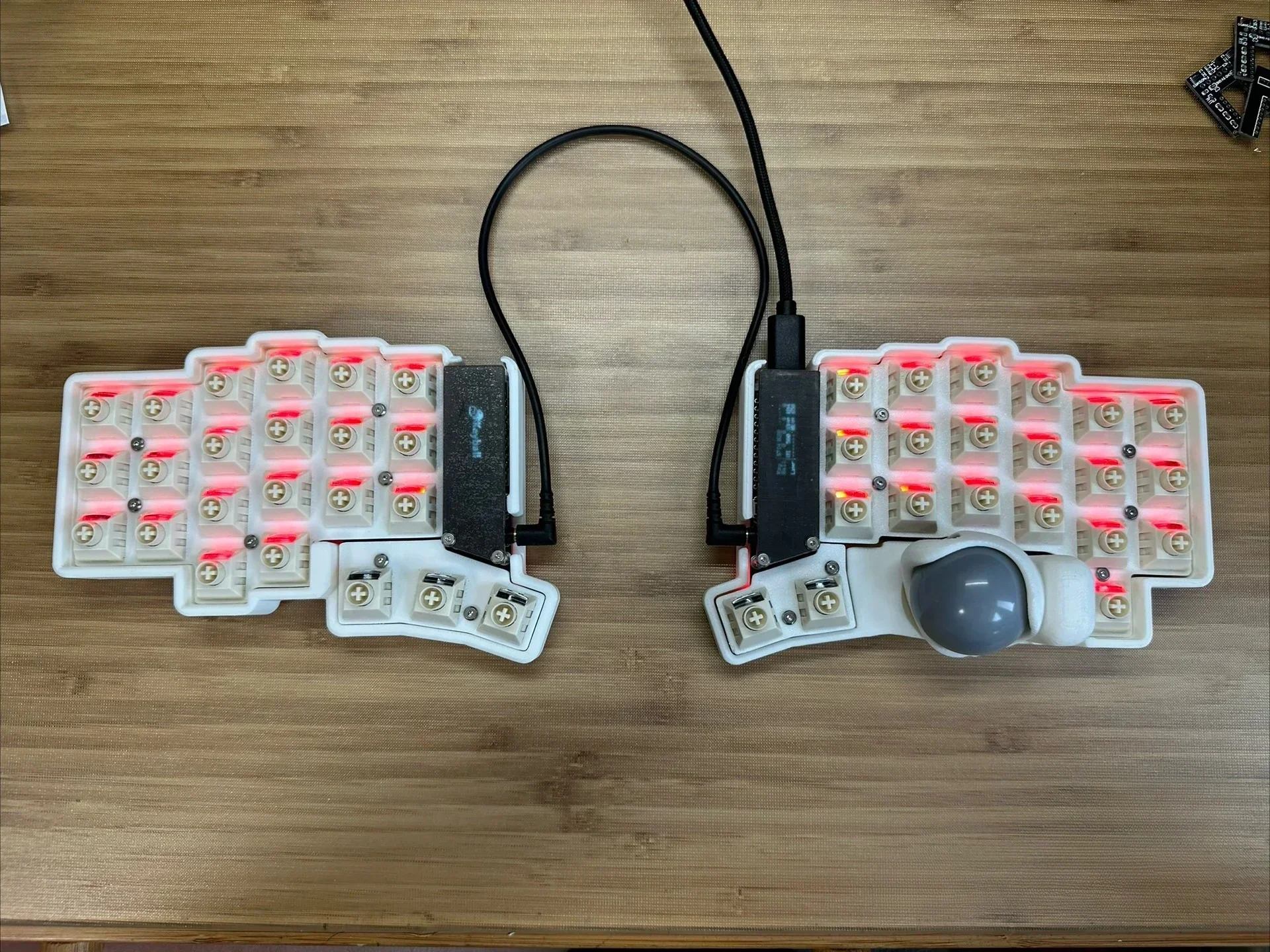 Keyball 39/44/61 Split Keyboard Kit With Screen Trackball RGB Customized Wired Keyball Split Mechanical Keyboards Kit Pc Gamer